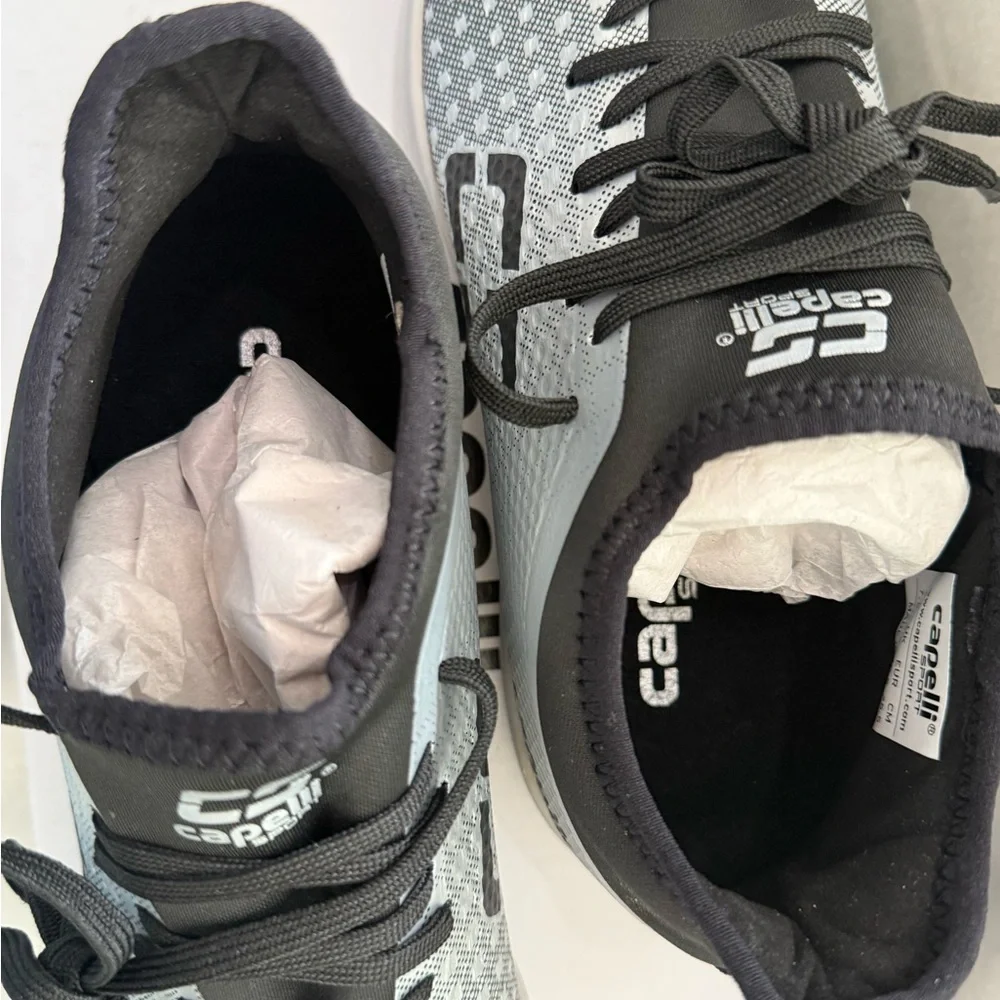 Capelli Sport Indoor Soccer Cleats. Black and Silver Men's Size 7.5
